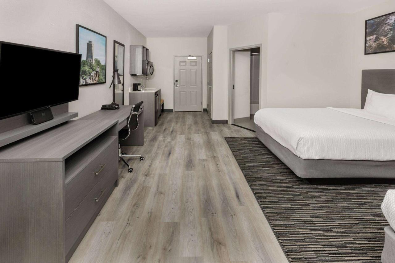 La Quinta Inn & Suites By Wyndham Адмор Екстериор снимка
